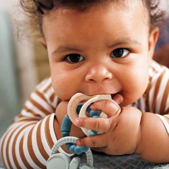 anneau de dentition anneau spatial bleu bouche bébé