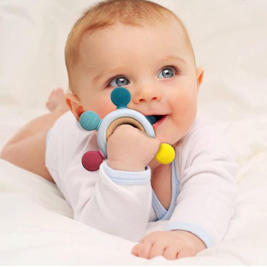 Anneau de dentition Gouvernail multicolore bébé heureux